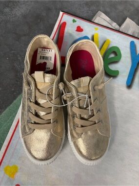 NWT Blowfish Malibu Kids FRIZZEE-K Gold Low-Top Sneakers 4M Slip On Lace Up